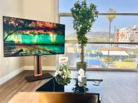Hollywood Sign View 2 Bed 2 Bath Premium Corner - B&B