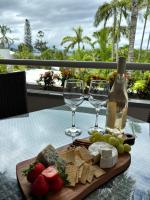 Bella Vista Affordable Central Studio with Sea Views - Chambres d’hôtes Port Douglas