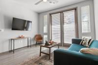 3BR Cozysuites RORO Pool, Pets, Parking 6&12 - Bed and Breakfast