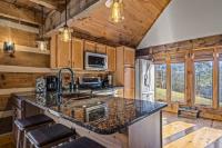 Hidden Star Hideaway-Blackberry Farm-Smoky Mtn Nat Park-Hot Tub- Fire Pit- Fenced Yard- Pet Friendly - Chambres d'hôtes Walland