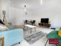 Knaphill, Woking - 3 Bed House - With Garden - B&B Brookwood