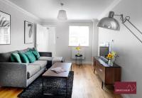 Wokingham - 2 Bedroom Ground Floor Flat - With Parking - B&B