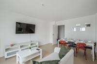 B&B Cergy - Chic and spacious apart with parking - Bed and Breakfast Cergy