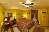 Habitación con cama grande