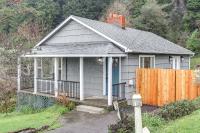 3 Mi to Reedsport Home with Umpqua River Views - B&B Reedsport