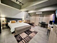 B&B Manila - Cozy Spacious Hotel Type Condo with PS5 Smart TV and WiFi - Bed and Breakfast Manila