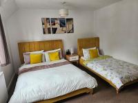 Family Room (2 Adults + 2 Children)