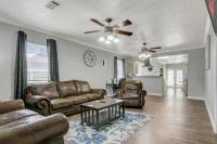 Spacious 3 bedroom home with fenced yard - B&B