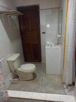 Tweepersoonskamer met 2 Aparte Bedden en Eigen Badkamer