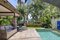 Villa Sanctuary in Temple - Resort Living Redefined - Bed and Breakfast Port Douglas