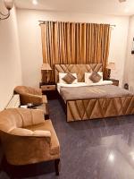 Deluxe Double Room (2 Adults + 1 Child)