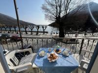 Apartment with Lake View