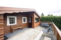 Luxury Log Cabin Getaway in Rural Snowdonia with Parking oustide by Seren Short Stays - Bed and Breakfast Trawsfynydd