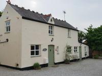 B&B Prestatyn - Vale View Cottages -The Coach House - Bed and Breakfast Prestatyn