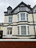 Carmen Sylva Studio flat Llandudno sea front F7 - B&B