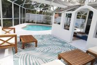 Wave Cave - Beach, Heated Pool, BBQ, Family, Friends, Fun - Chambres d’hôtes St. Petersburg