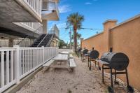 Atlantic Ave: 3 Bed 2 Bath Condo Walk to Beach - B&B Tybee Island