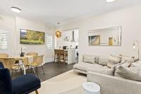 B&B Sydney - Comfy 2-Bed Apartment with AC throughout - Bed and Breakfast Sydney