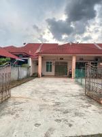Hajjah Homestay Muar - Bed and Breakfast