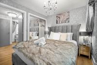 Luxury 1 Bed Flat with Parking 11K - Top Rated - Netflix - Wifi - 70 Inch Smart TV - Birmingham City Centre - TV in Bedroom - Top Rated - B&B