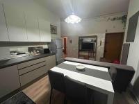 Mirella Apt, 2Min Train Station - B&B