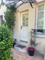 Escale Cosy à Pontoise Jacuzzi et terrasse - B&B