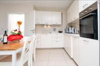 B&B Luxembourg - Elegant Spacious Room with Open Kitchen, Steps from Luxembourg Train Station - Bed and Breakfast Luxembourg