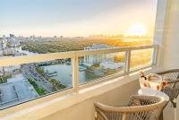 B&B Miami Beach - FontaineBleau Resort High Floor w Ocean Views - Bed and Breakfast Miami Beach