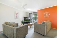 B&B Gold Coast - Beachside Family Haven with Pools & Playground - Bed and Breakfast Gold Coast