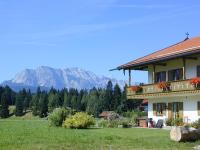 B&B Krün - Ferienwohnungen Zum Baur - Bed and Breakfast Krün