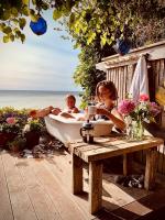 The Lighthouse Cabin - Bed and Breakfast