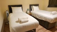 Garland Modern Spacious Apartment With Garden - B&B