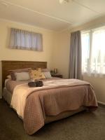 B&B Rotorua - The Homestead - cosy 3 bedroom house - Bed and Breakfast Rotorua