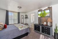 Downtown Urban Flat - close to SMART Station - Bed and Breakfast Santa Rosa