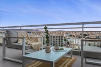 Phaedrus Living City Center Sky Penthouse - Ferienwohnung