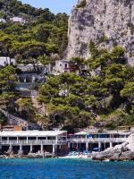 Villa Cisterna Capri, private beach front property with pool - Ferienwohnung