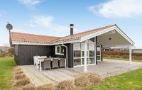 B&B Rønde - 4 Bedroom Cozy Home In Rnde - Bed and Breakfast Rønde