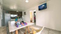 Los Sauces, casas con piscinas privadas en barrio residencial - Bed and Breakfast
