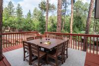 B&B Ruidoso - Cozy Townhome with Wildlife Views! 5-min walk to Midtown! Modern Look - Bed and Breakfast Ruidoso