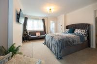 B&B Wythenshawe - Airstays Apartment - Bed and Breakfast Wythenshawe