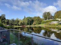 B&B Caeathro - Lakeside Cabin, Caernarfon North Wales - Bed and Breakfast Caeathro