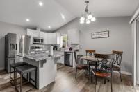 Pet Friendly and Spacious Valley View Family Home - B&B Snohomish