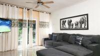 B&B Kingston - Central Upscale New Kingston Apt with pool - Bed and Breakfast Kingston