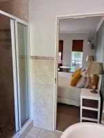 Studio 4 with Pool Access & No Loadshedding - Chambres d'hôtes Le Cap