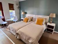 Studio 4 with Pool Access & No Loadshedding - Chambres d'hôtes Le Cap