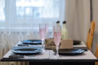 Two Homelike Apartments by NDK and Vitosha Blvd with 2 Free Parking Spots - Chambres d'hôtes Sofia