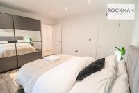 Royal Oak Apartments 3 - Secure Parking - Perfect for Contractors - 2 Bedroom - 2 Bathroom - Fast Wi-fi - Long Term Stays - - B&B Brentwood