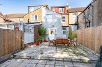Single Room with a shared Kitchen and bathroom in a 5-Bedroom House at Hanwell - Chambres d'hôtes Hanwell
