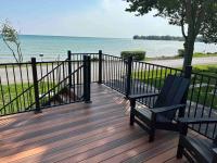 B&B Cayuga - Elite Upper Deck Suites l Lake front with hot tub-May to Oct - Bed and Breakfast Cayuga