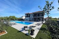 Villa Ela with heated pool - Bed and Breakfast Murvica
